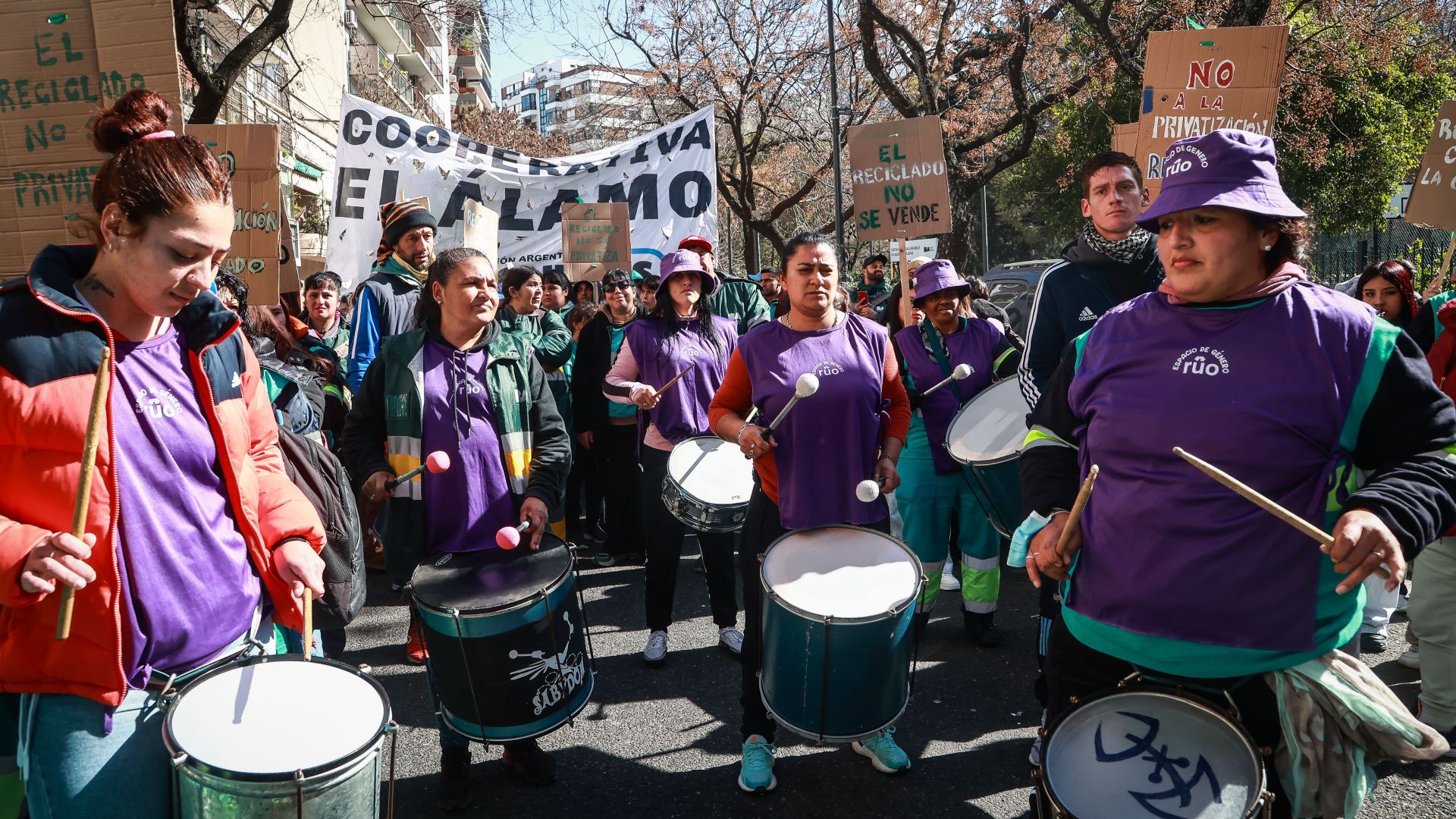 12 cooperativas de reciclado marcharon contra el nuevo pliego porteño
