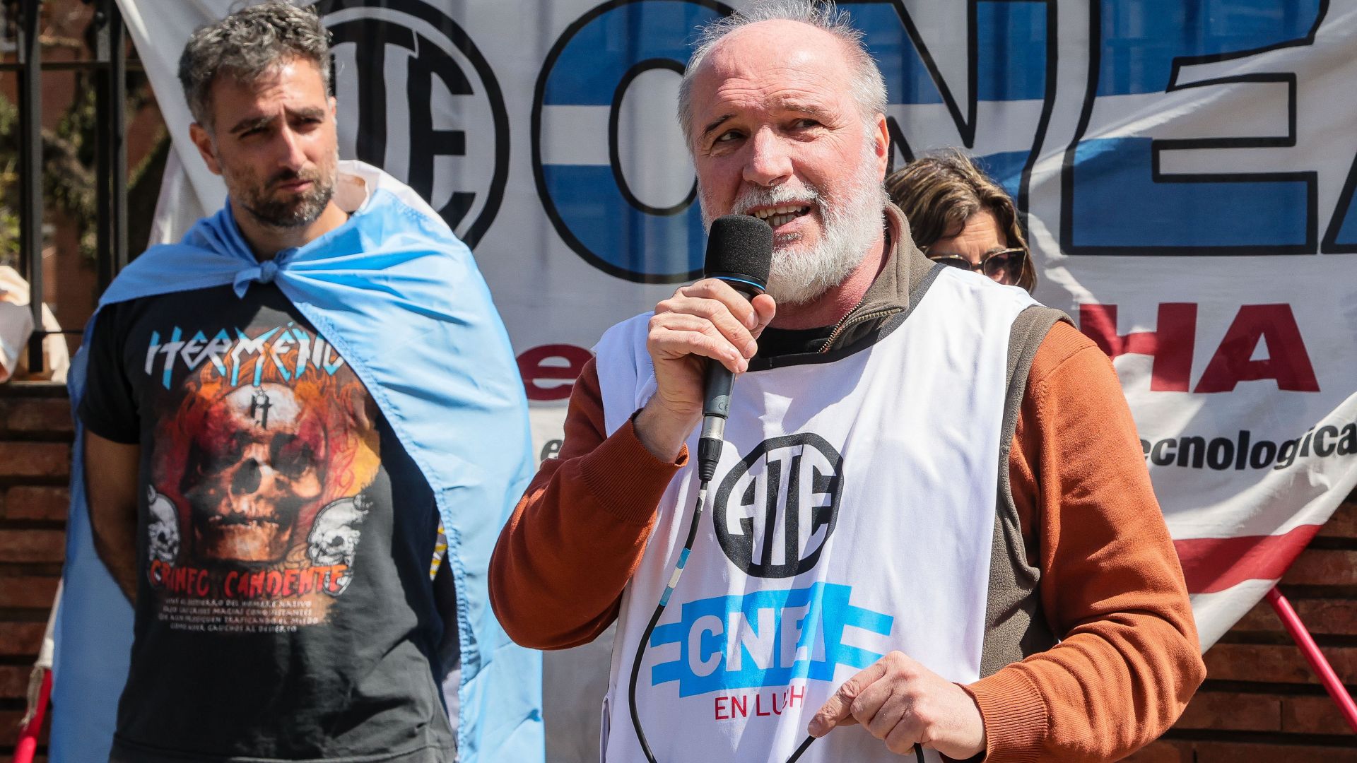 Banderazo en las puertas del Centro Atómico Constituyentes (CAC)